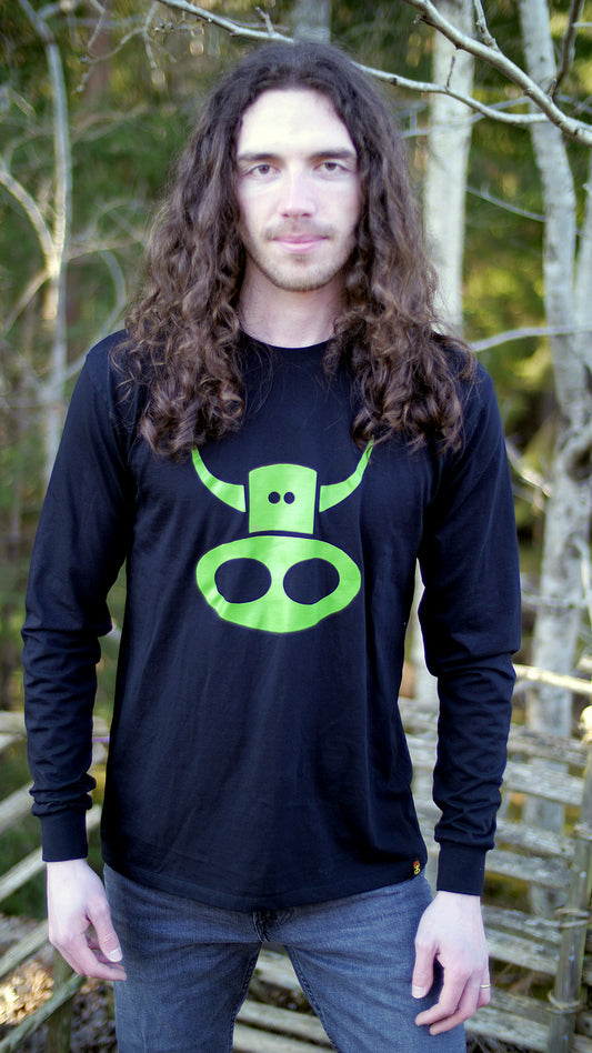 Long sleeve shirt with green cow