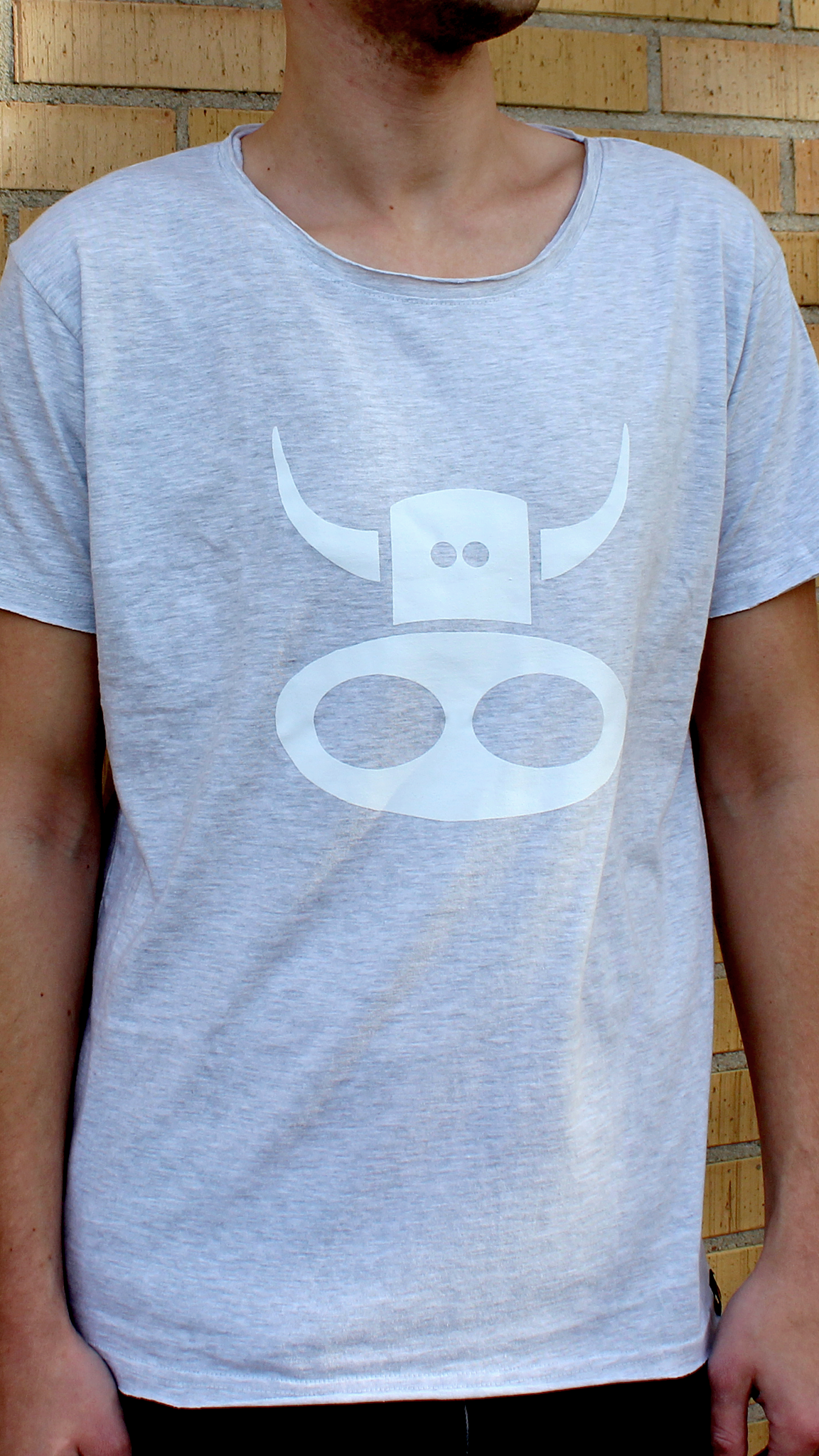 Short sleeve raw cut T-shirt